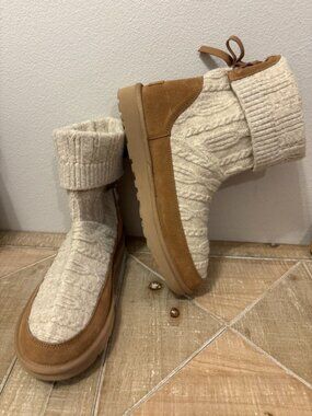 NEW UGG Classic Mini Cable Knit Bootie Women's Size 11 (flawed)